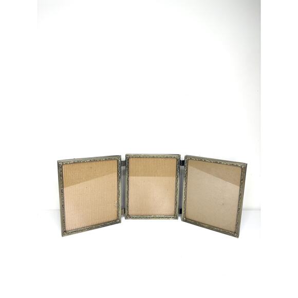 Vintage hinged picture frame / Tryptic 3 Photo Frame / Ornate 3 tier gold tone b - Picture 1 of 9